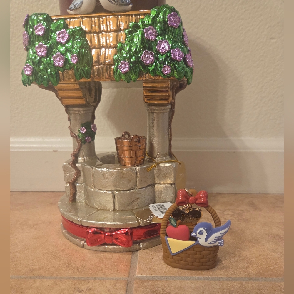 Bath & Body Works DISNEY PRINCESS Snow White Well Candle Holder Pocketbac Holder